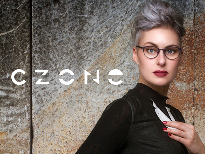 Seit der ersten Kollektion im Jahr 2010 prägt C-ZONE den internationalen Brillenmarkt. Ob farbenfroh und verspielt, super-cool oder durch genial-minimalistische Schlichtheit zeichnen sich die C-ZONE Designs durch Kreativität und Tragbarkeit aus.
Die aus Holland stammende Kollektion ist eindeutig darauf ausgerichtet und hat den Dreh raus, die neuesten Trends zu erkennen und ihre Ideen in ein originelles und überzeugendes Portfolio umzusetzen.